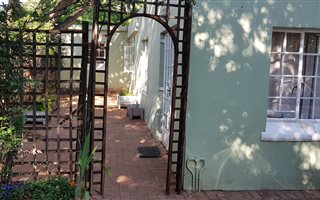 1 Bedroom Garden Cottage in Greenside