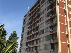 1.5 Bed Apartment in Carrington Heights
