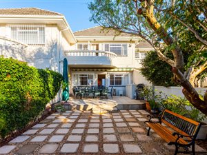 3 Bed Townhouse in Kenilworth Upper