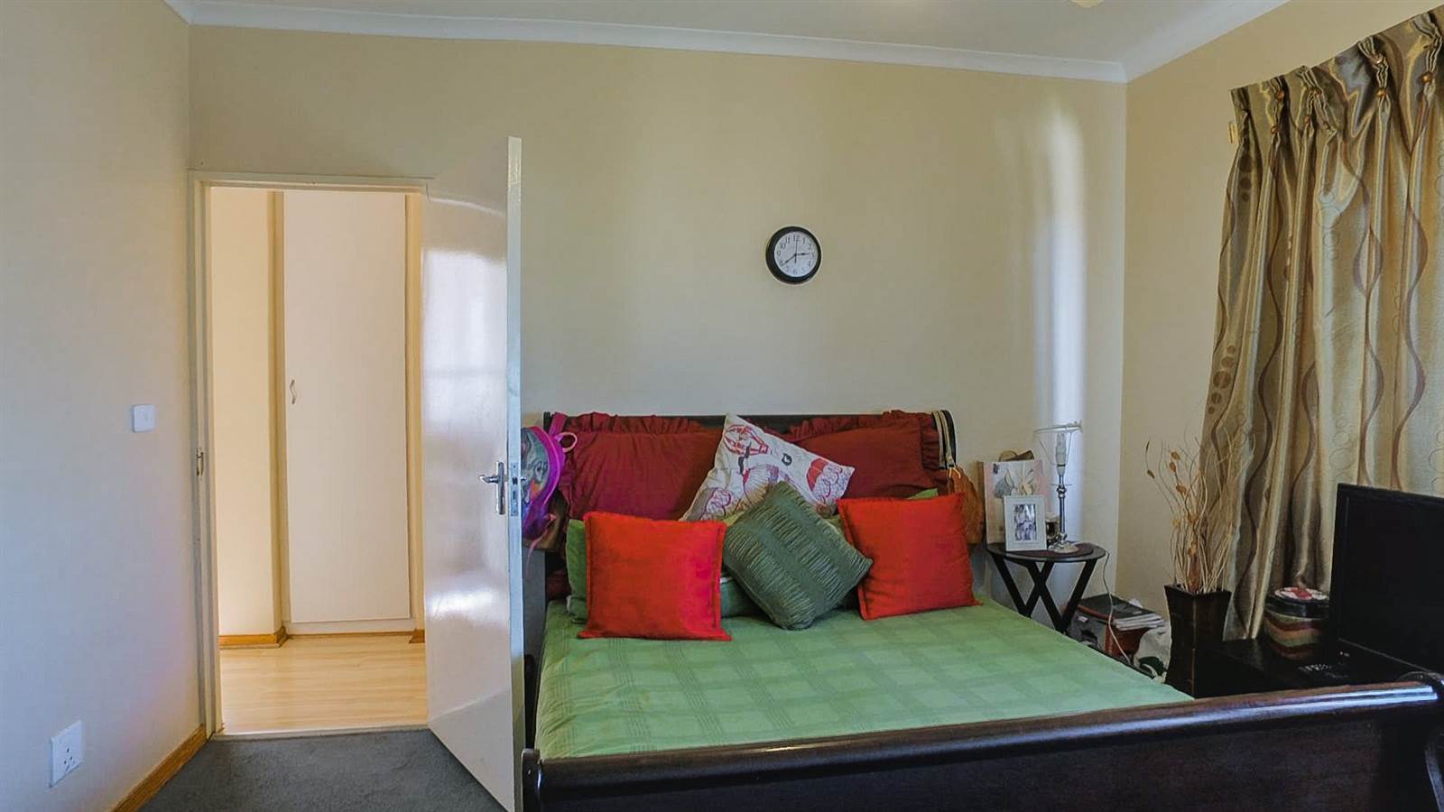 3 Bedroom Townhouse in Signal Hill photo number 9