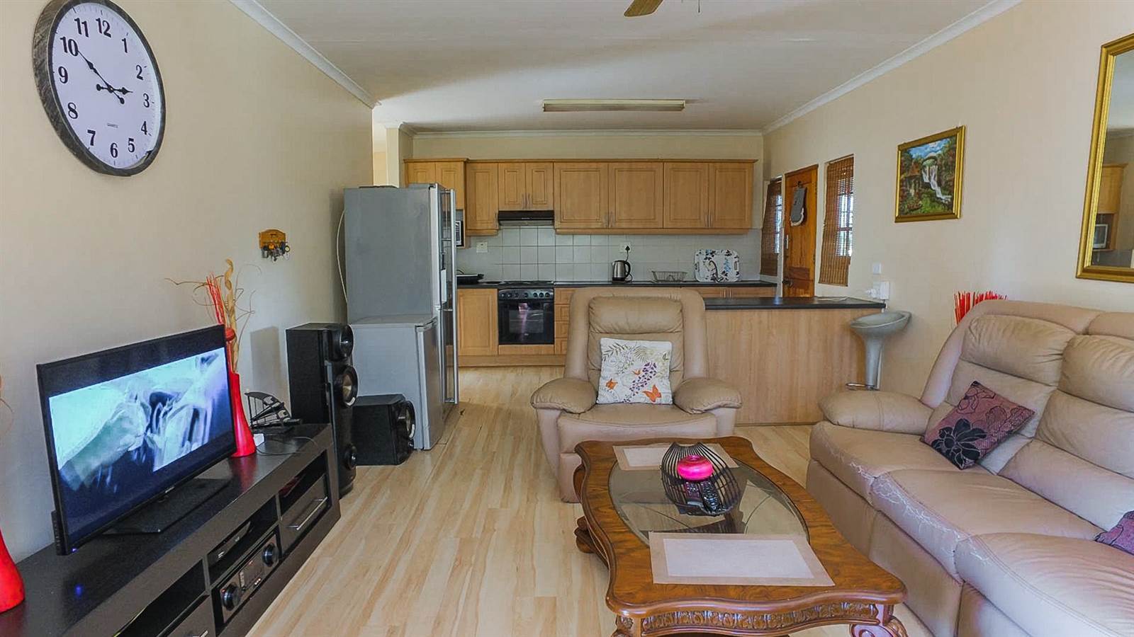 3 Bedroom Townhouse in Signal Hill photo number 4