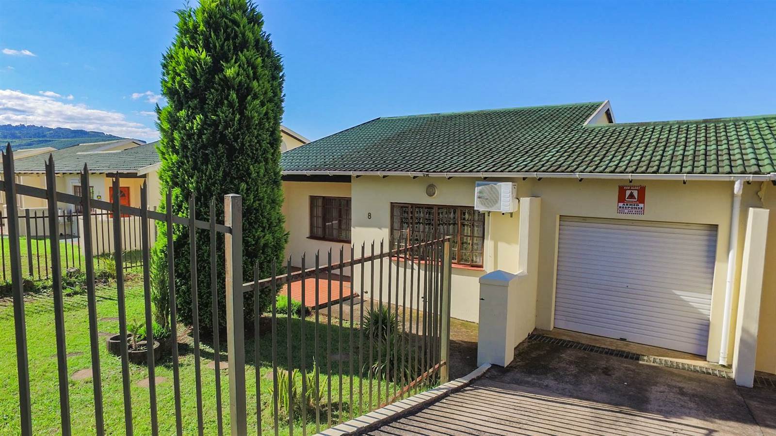 3 Bedroom Townhouse in Signal Hill photo number 2