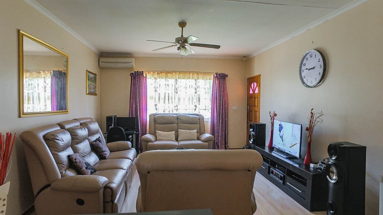 3 Bedroom Townhouse in Signal Hill photo number 5