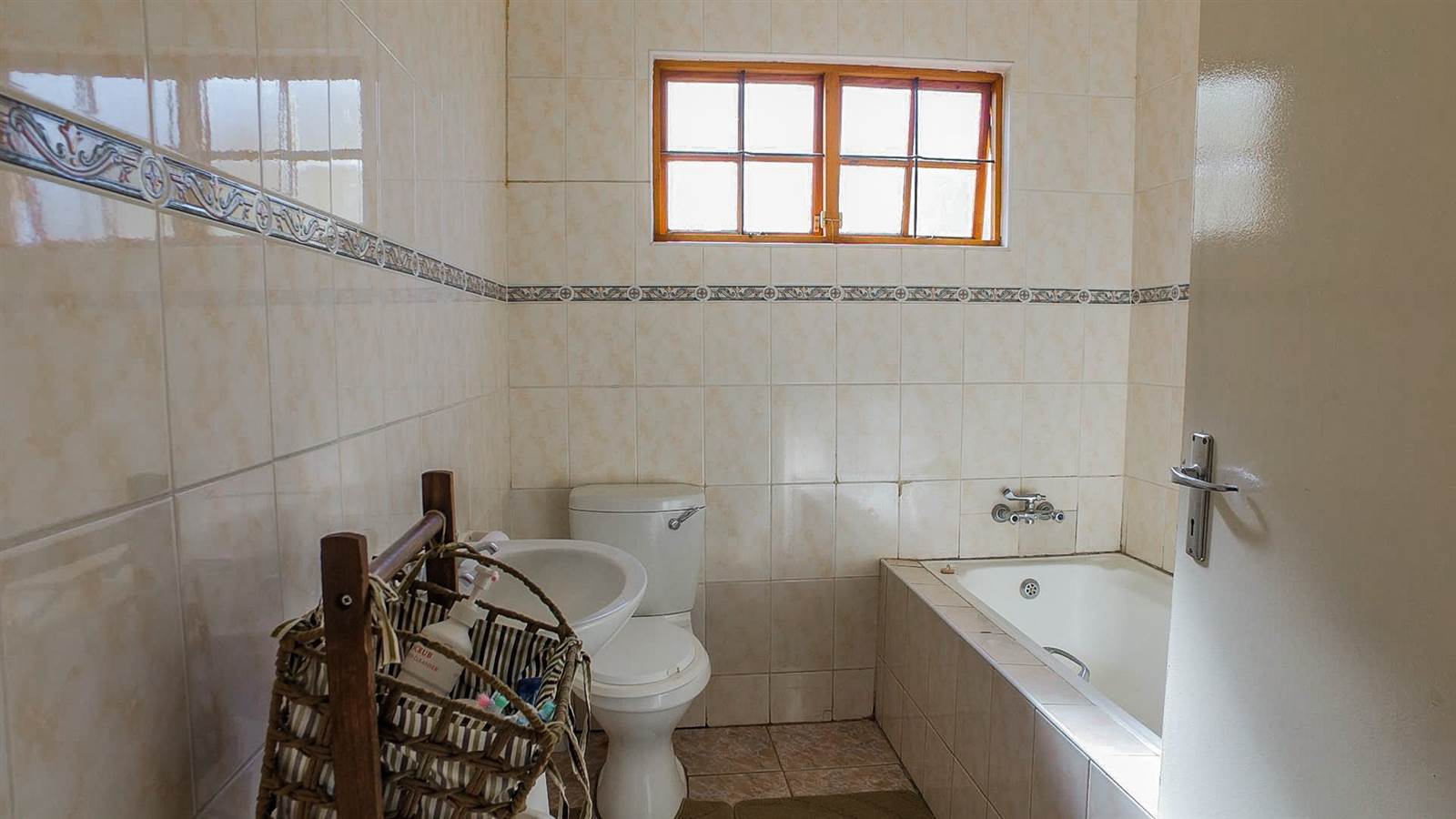 3 Bedroom Townhouse in Signal Hill photo number 13