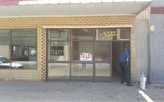 800 m² Retail Space in Springs Central