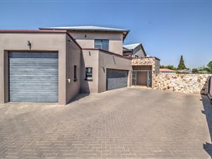 5 Bed House in Glen Eagles Estate
