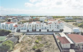 882 m² Land available in Struisbaai