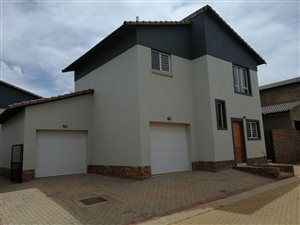 4 Bed Townhouse in Oukraal Estate