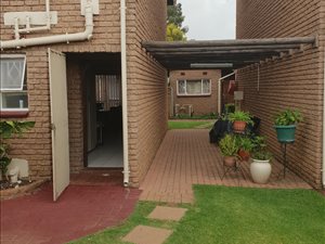 3 Bed Duplex in Mayberry Park