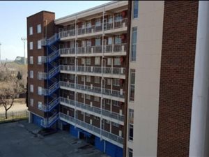 1 Bed Apartment in Vereeniging Central