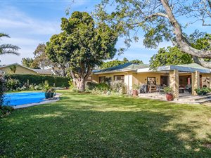4 Bed House in Bergvliet