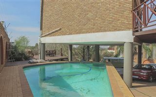 6 Bedroom House in Meyersdal