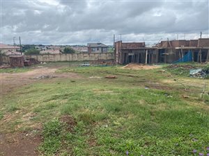 350 m² Land available in Clayville
