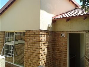 2 Bed Simplex in Heuwelsig Estate