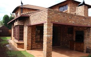 4 Bedroom House in Moreleta Park