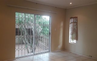 2 Bedroom Garden Cottage in Bryanston West