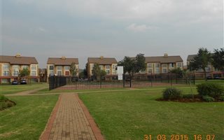 Bachelor apartment in Karen Park