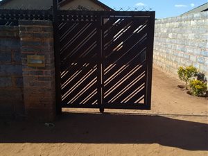 2 Bed House in Tembisa