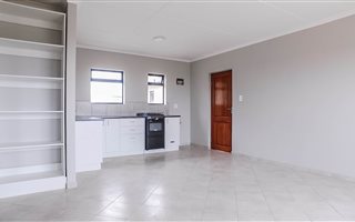 2 Bedroom Simplex in Kidds Beach