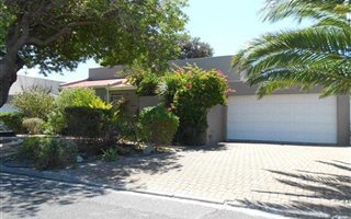 3 Bedroom House in Bergvliet