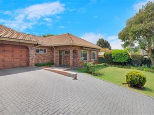 4 Bedroom House in Franklin Roosevelt Park