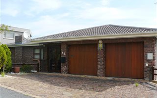 3 Bedroom House in Mountainside
