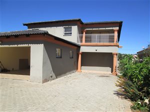 7 Bed House in Roodekrans
