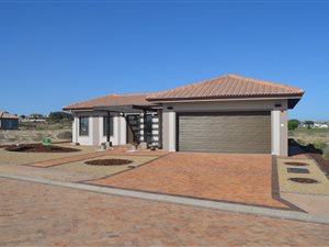 3 Bed House in Langebaan Country Estate