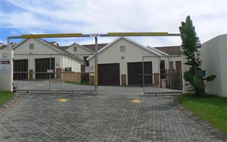 3 Bedroom Townhouse in Beacon Bay