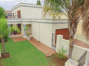 3 Bed House in Halfway Gardens