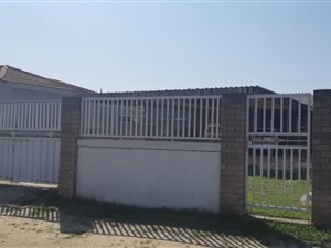 2 Bed House in Malibu Village