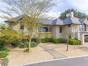 4 Bed House in Pearl Valley