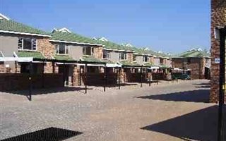 2 Bedroom Duplex in Brentwood