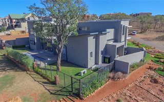 6 Bedroom House in Cashan