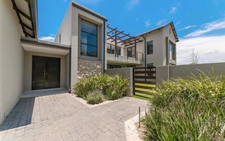 4 Bedroom House in Waterfall Country Estate
