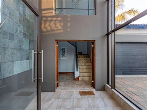 5 Bed House in Glen Erasmia