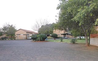 2 Bedroom Townhouse in Allens Nek