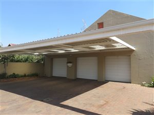 4 Bed House in Alphen Park