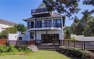 4 Bedroom House in Cove Rock