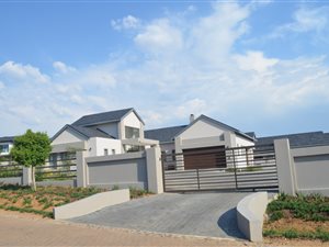 1.1 ha Land available in Blue Hills Equestrian Estate