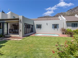 3 Bed House in Lakeside