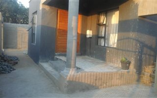 4 Bedroom House in Orlando East