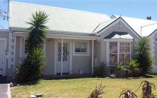 2 Bedroom House in Blouberg Sands