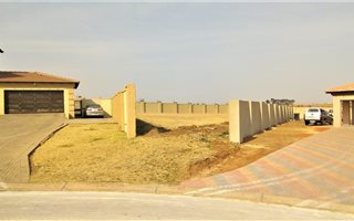 1144 m² Land available in Three Rivers East