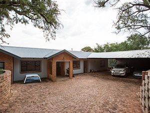 6 Bed House in Olympus AH