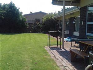 4 Bed House in Rowhill