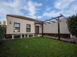 3 Bed House in Somerset Country Estate