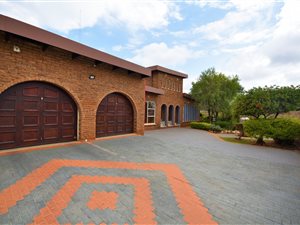 3 Bed House in Helikon Park