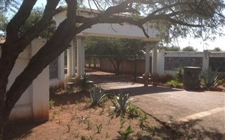 5002 m² Land available in Kameeldrift East