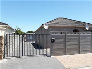 Bachelor apartment in Goodwood